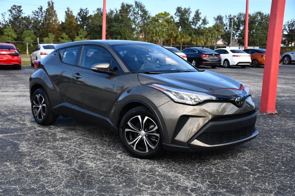 2021 Toyota C-HR LE's photo