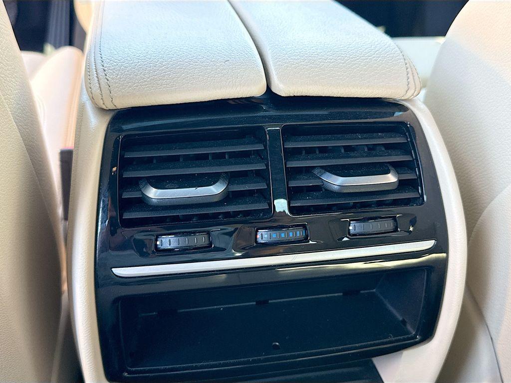 2019 BMW 5 Series 530i - Photo 26