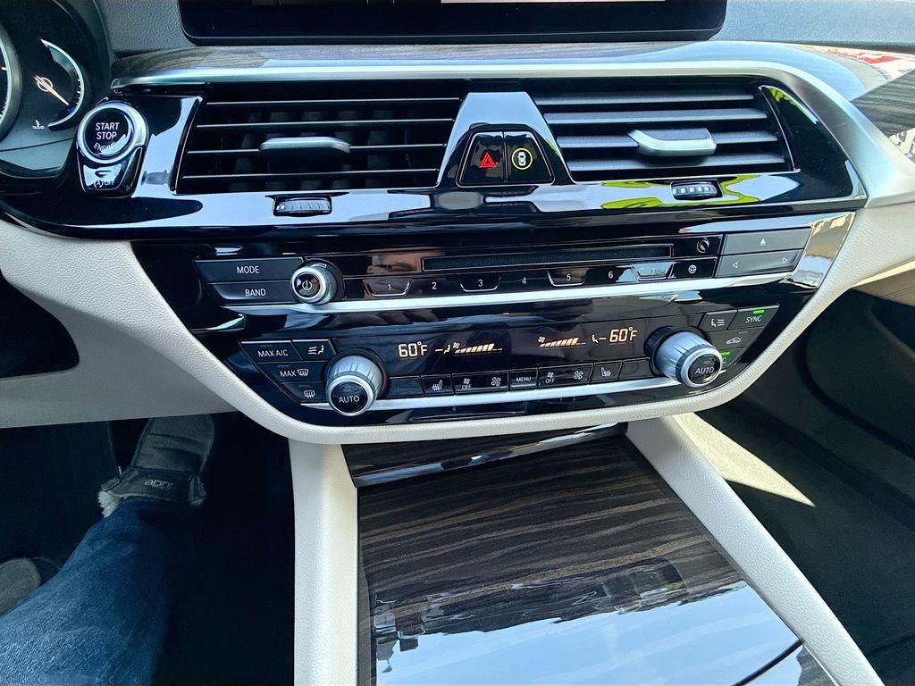 2019 BMW 5 Series 530i - Photo 16