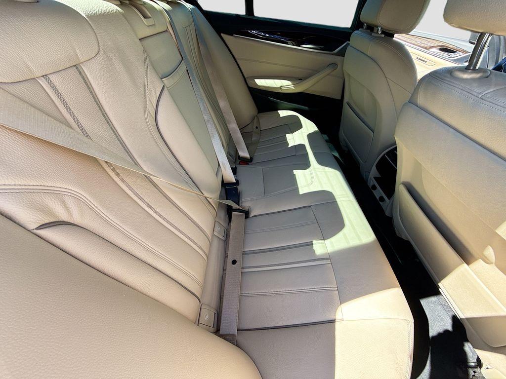 2019 BMW 5 Series 530i - Photo 28