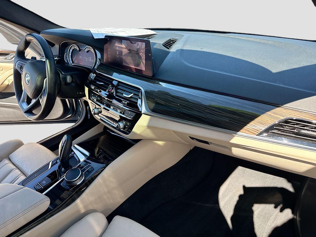 2019 BMW 5 Series 530i - Photo 30
