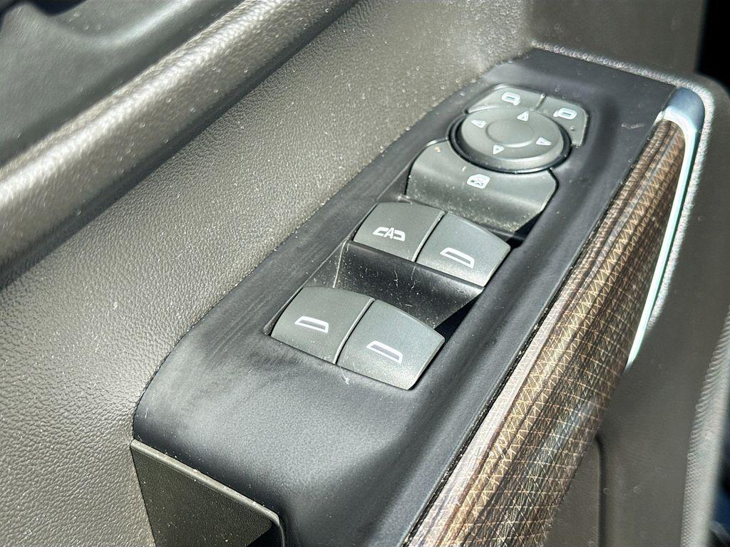 2019 Chevrolet Silverado 1500 LT - Photo 17