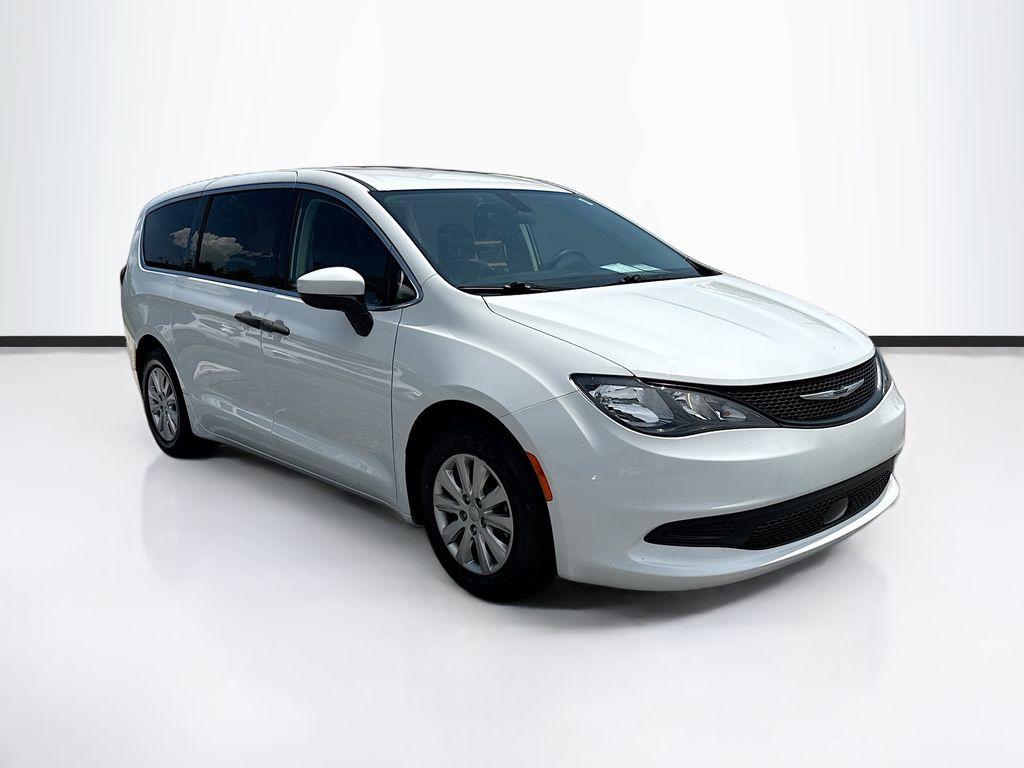 2021 Chrysler Voyager L's photo